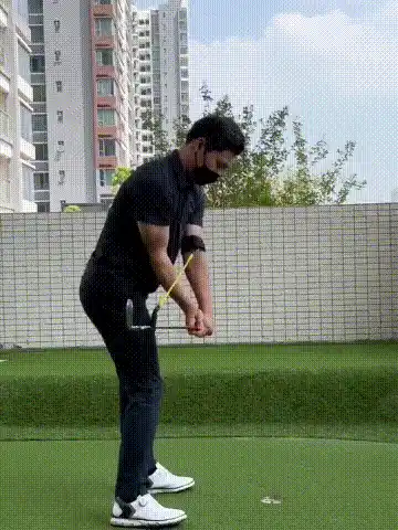 Golf practice tool in action
